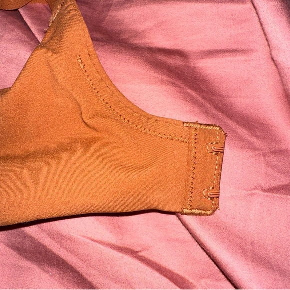 SKIMS Fits Everybody T-Shirt Bra - Picture 7 of 9